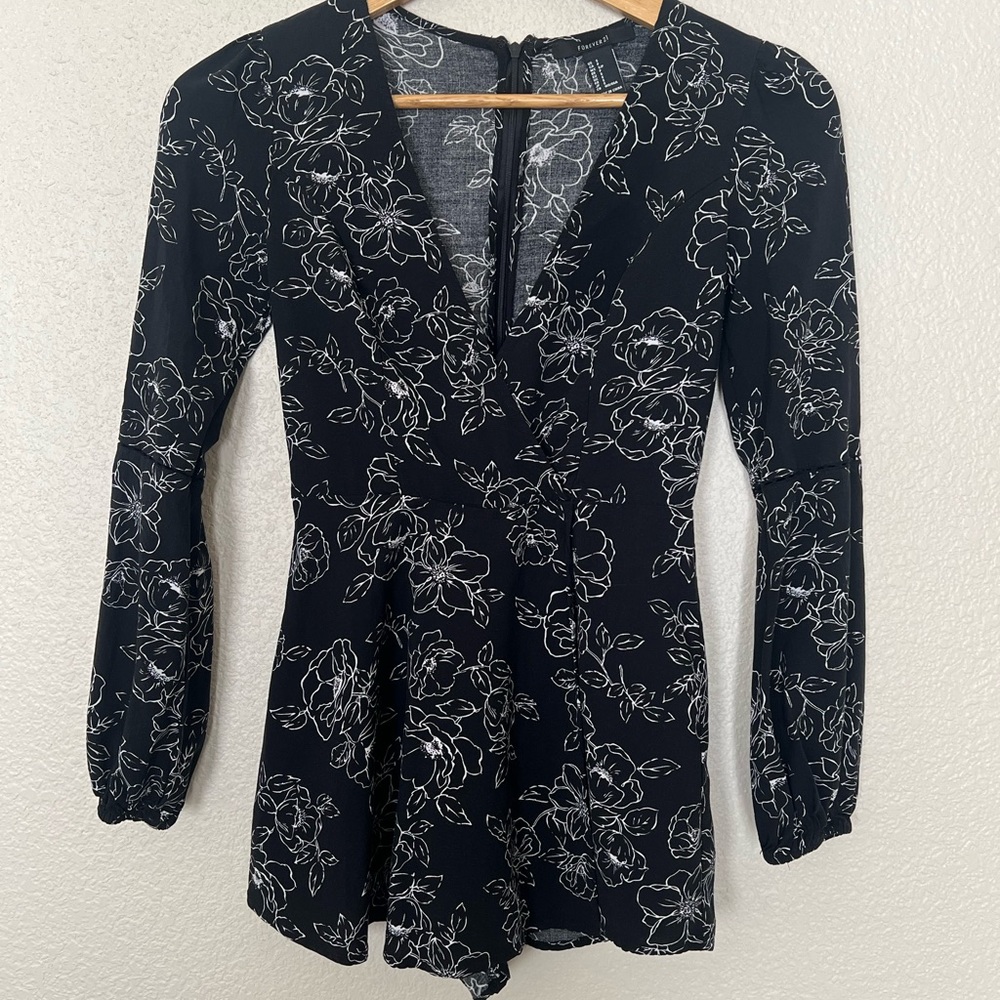 Forever 21 | Black and White Floral Romper - Picture 2 of 7